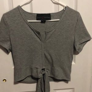 cropped grey short sleeve